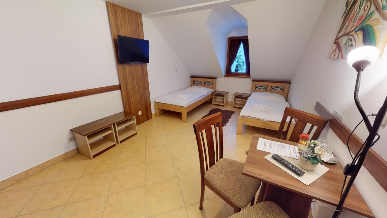 Garni Hotel Fatra Terchova Bagian luar foto